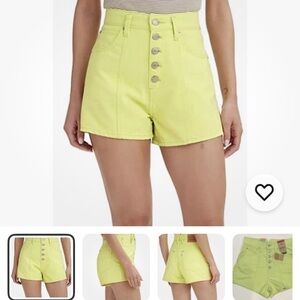 NWOT Levi’s high waisted mom shorts size 29